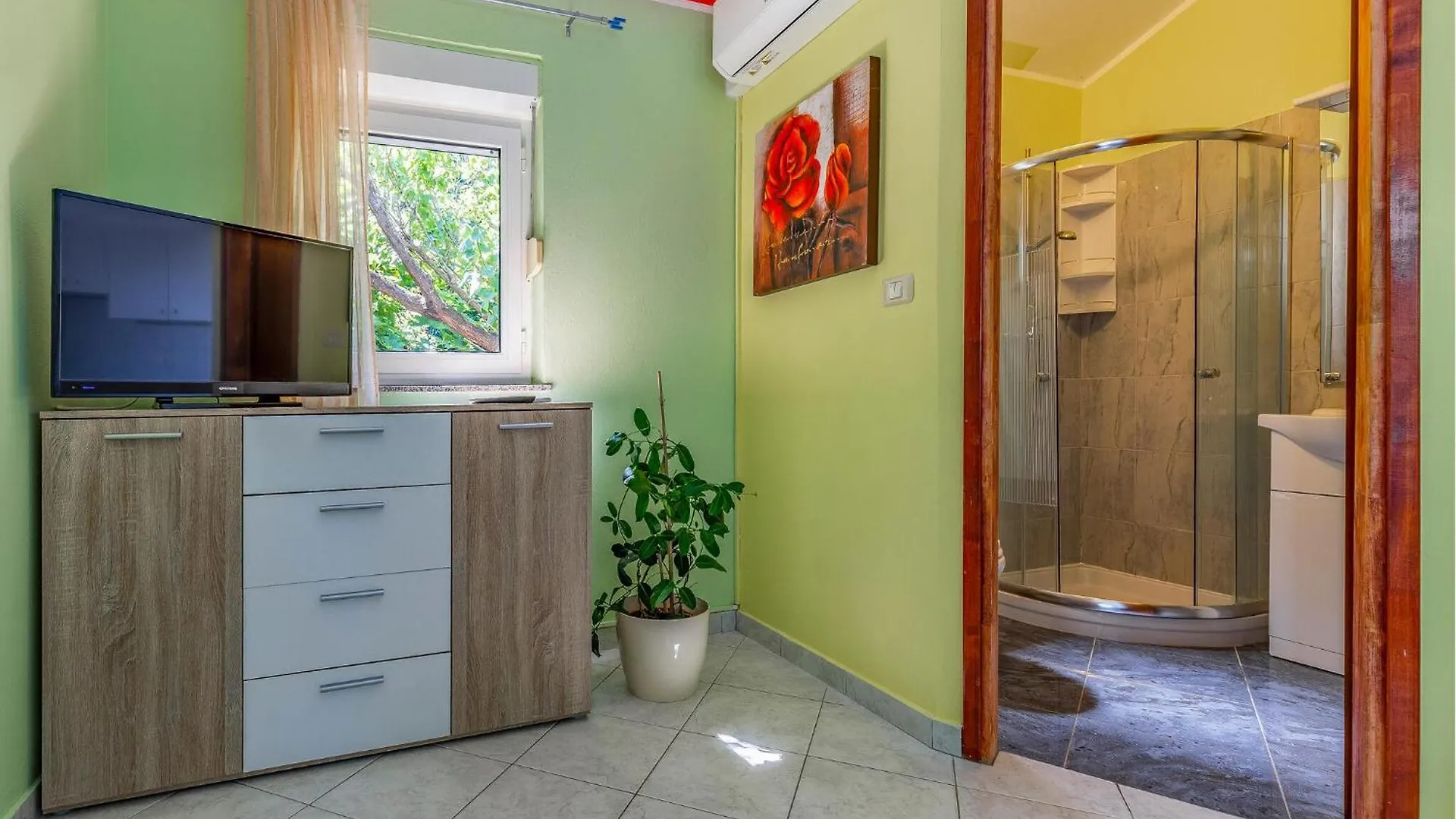4 Bedroom Stunning Apartment In Liznjan Croatia
