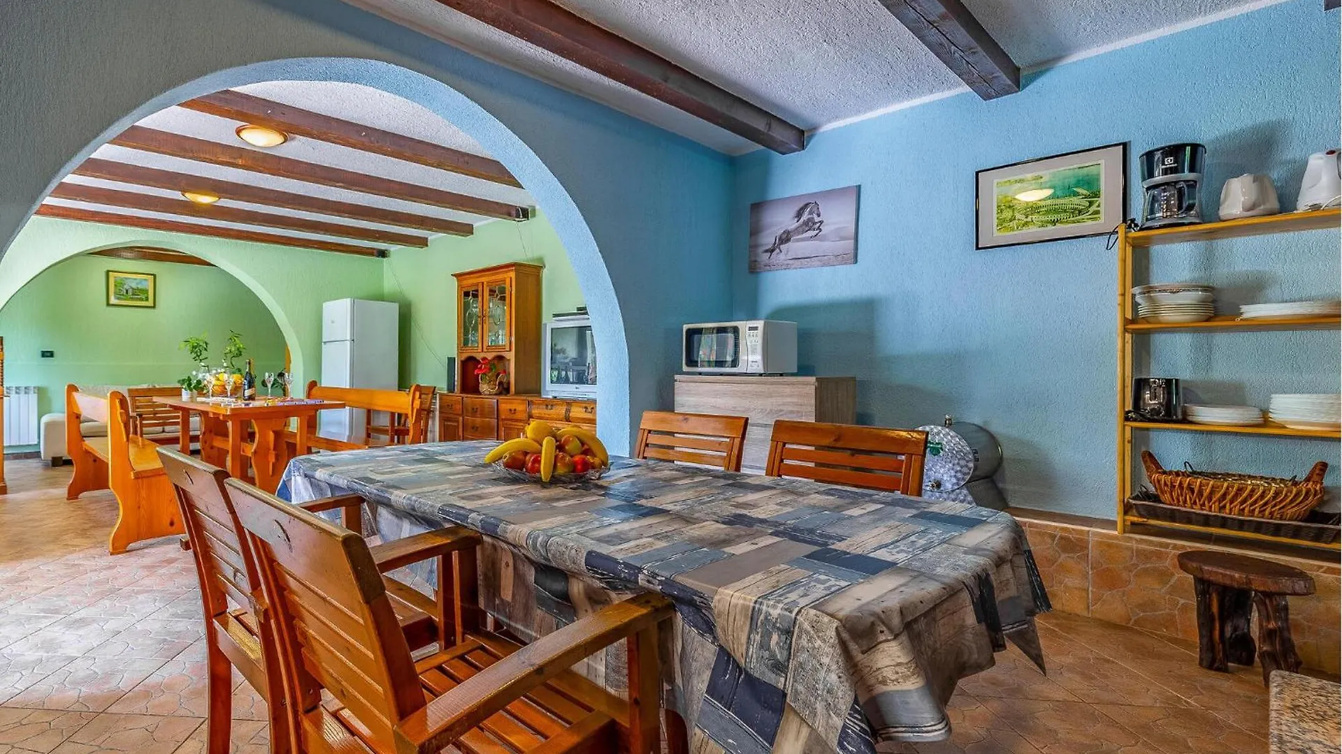 4 Bedroom Stunning Apartment In Liznjan